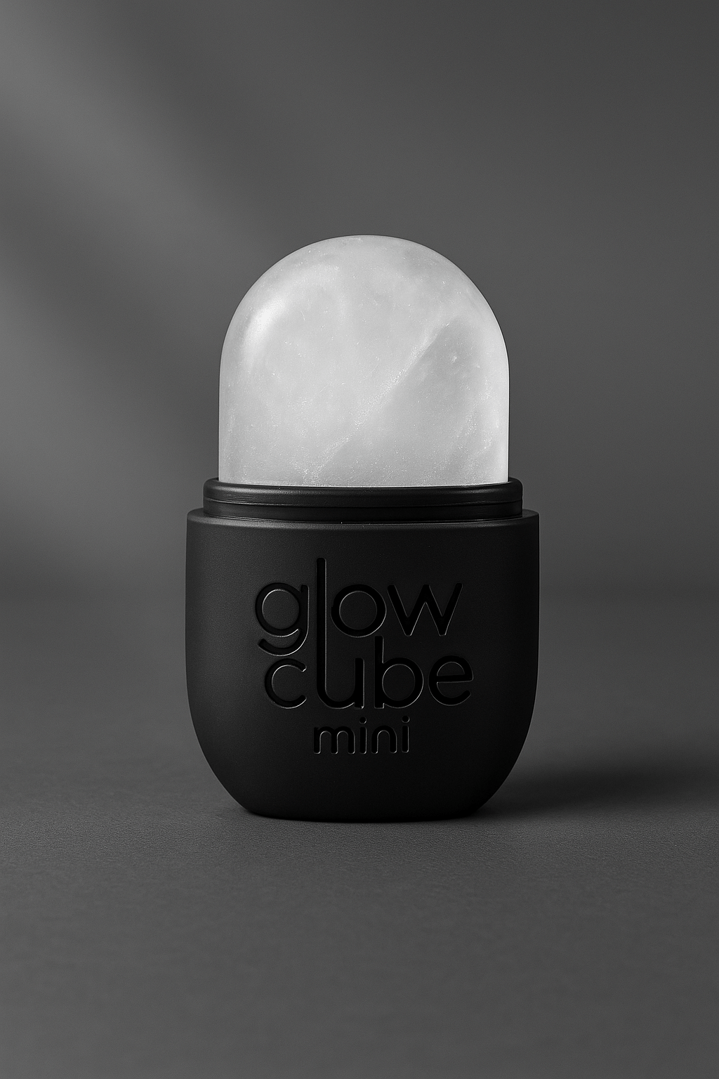 GlowCube™ Mini - Rouleau de glace visage compact pour poches et éclat